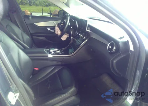 2015 Mercedes-Benz C 300 из США, поврежденный, VIN 55SWF4JB3FU093668